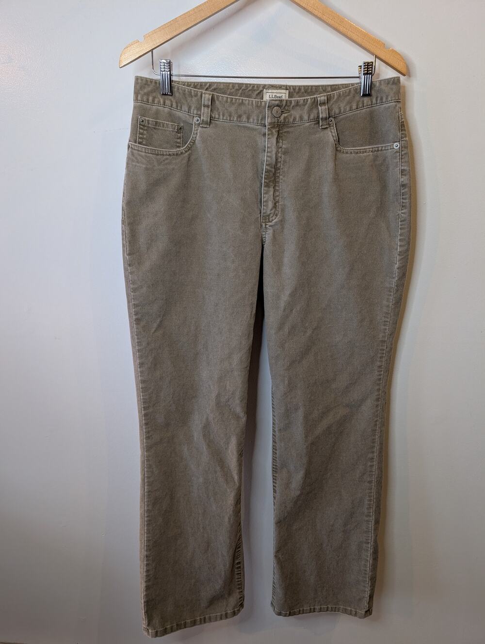 L.L. Bean Women's Sage Green Straight Leg Corduroy Pants Size 12 Reg